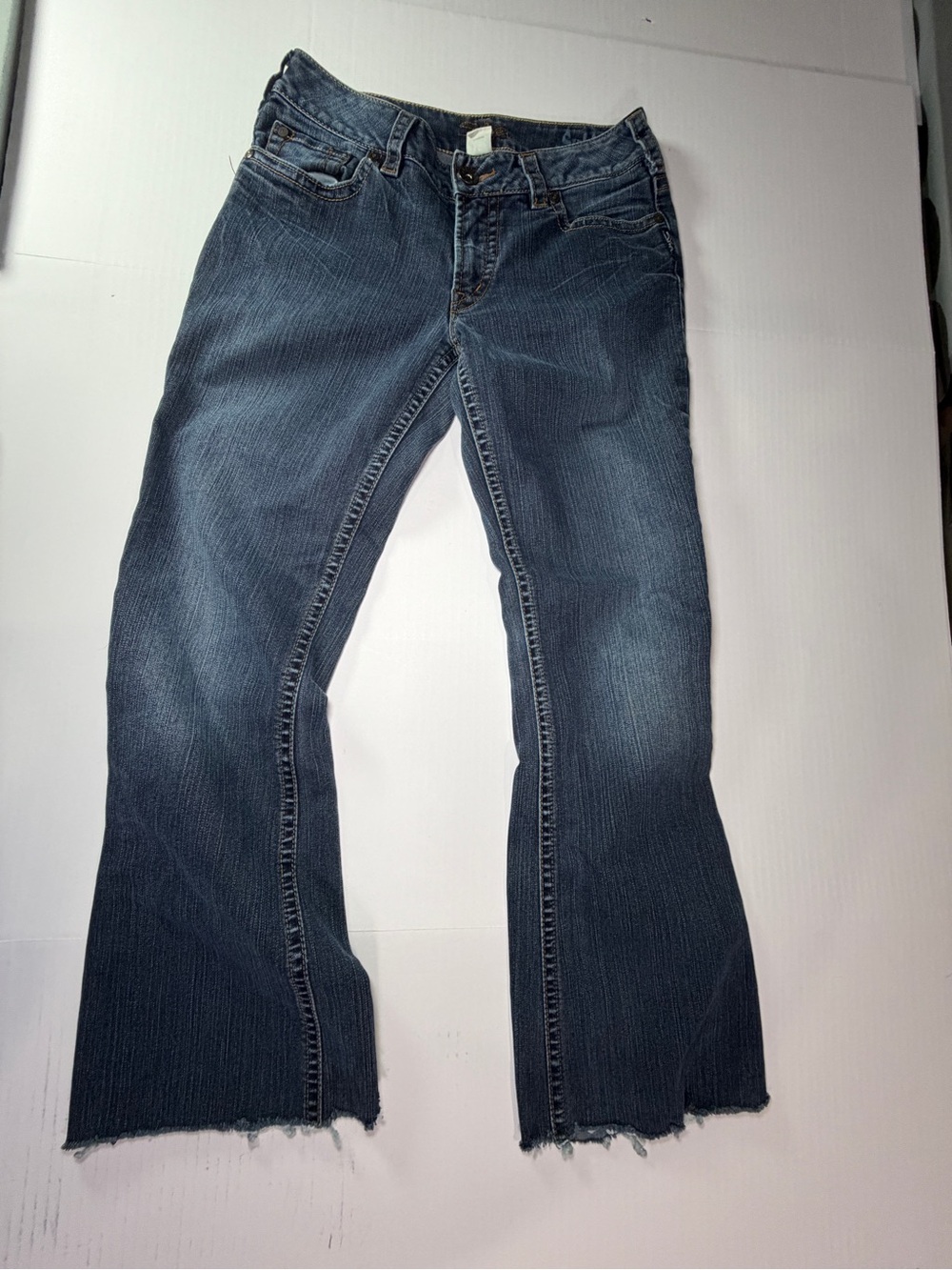 Vintage y2k suki Silver Jeans Women's Dark Indigo Flare Jeans with Raw Hem 30x28